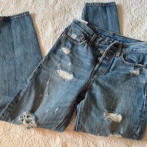 Levi's High Rise Distressed Jeans in Blue